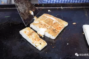 10元一份，利润8元，每天卖100份，一个月轻松月入10000多！